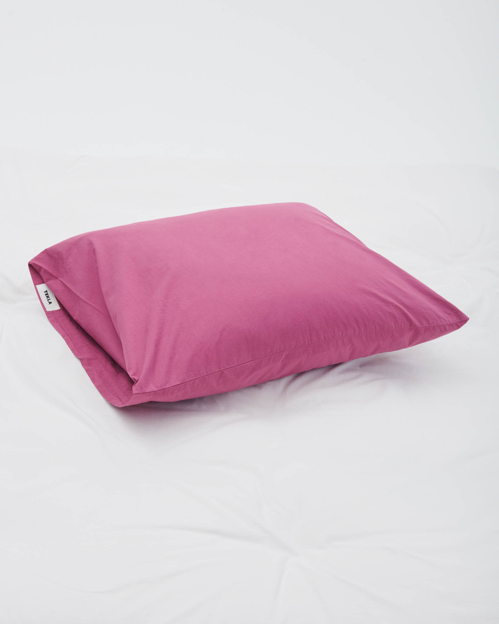 percalebedding_lingonberry_pillow_1