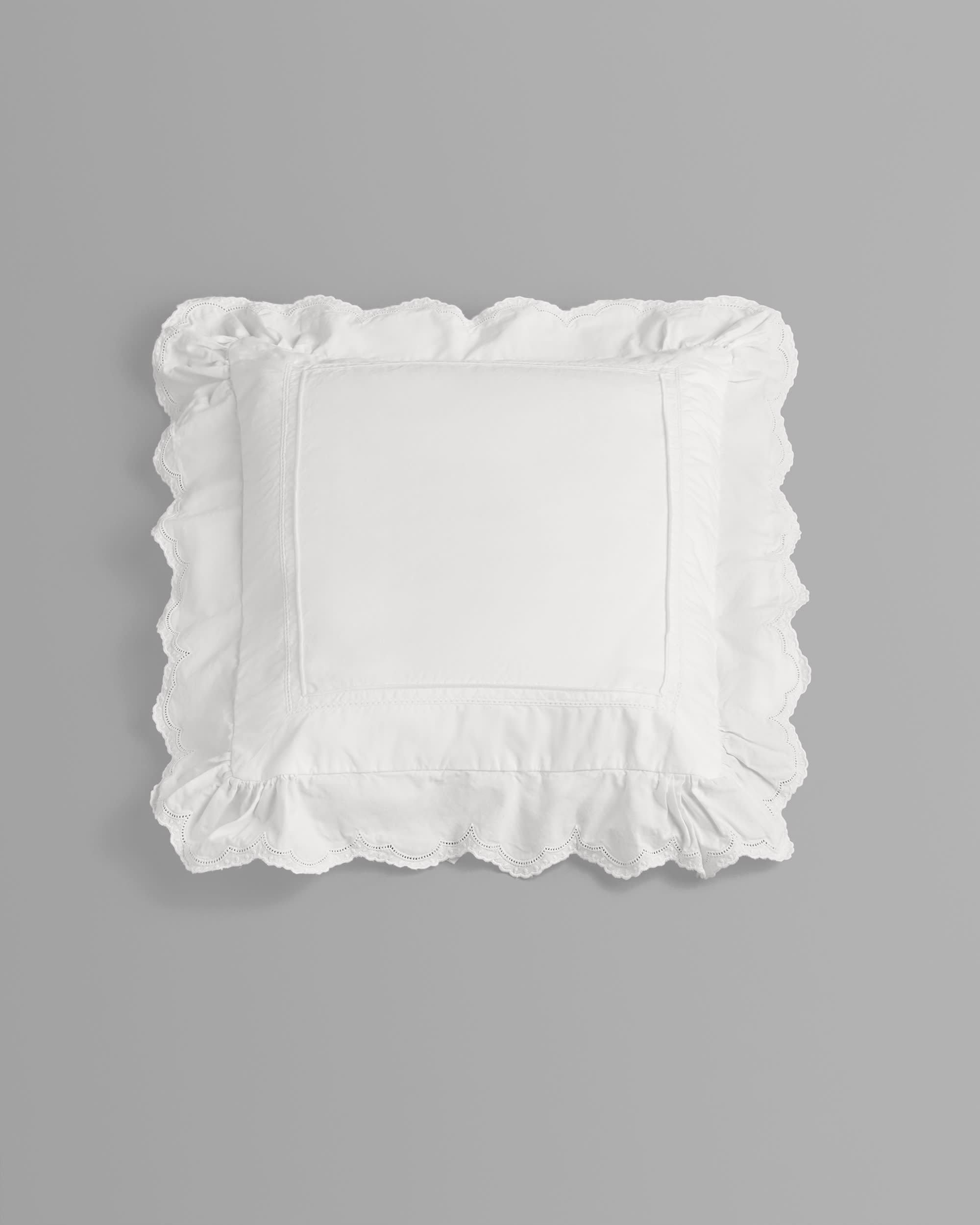  Madeleine decorative pillow