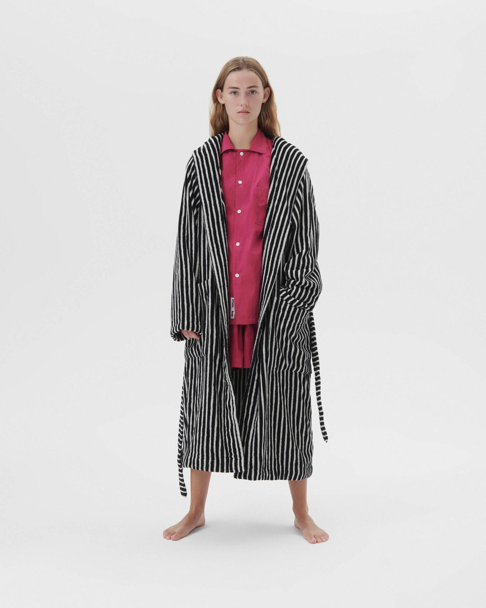 hoodedbathrobe_blacknaturalstripes_female_1